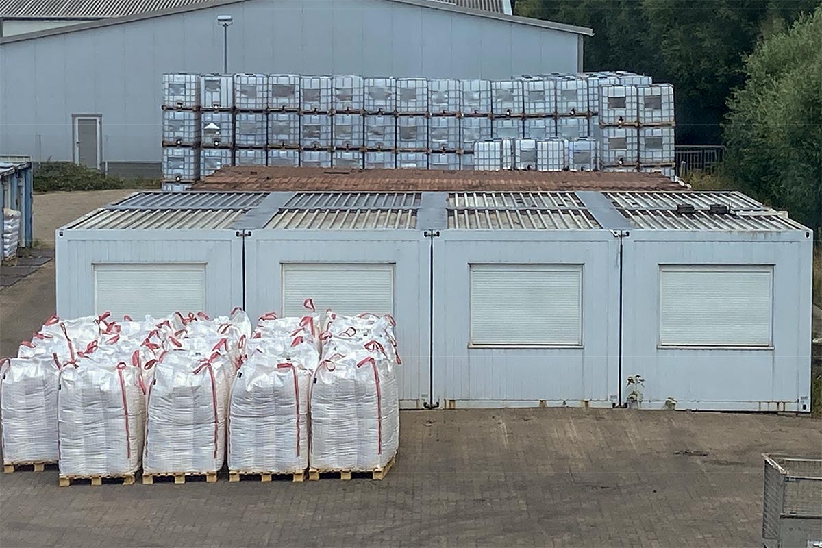 gebrauchte Containeranlage mit Büro- und Sanitärcontainern