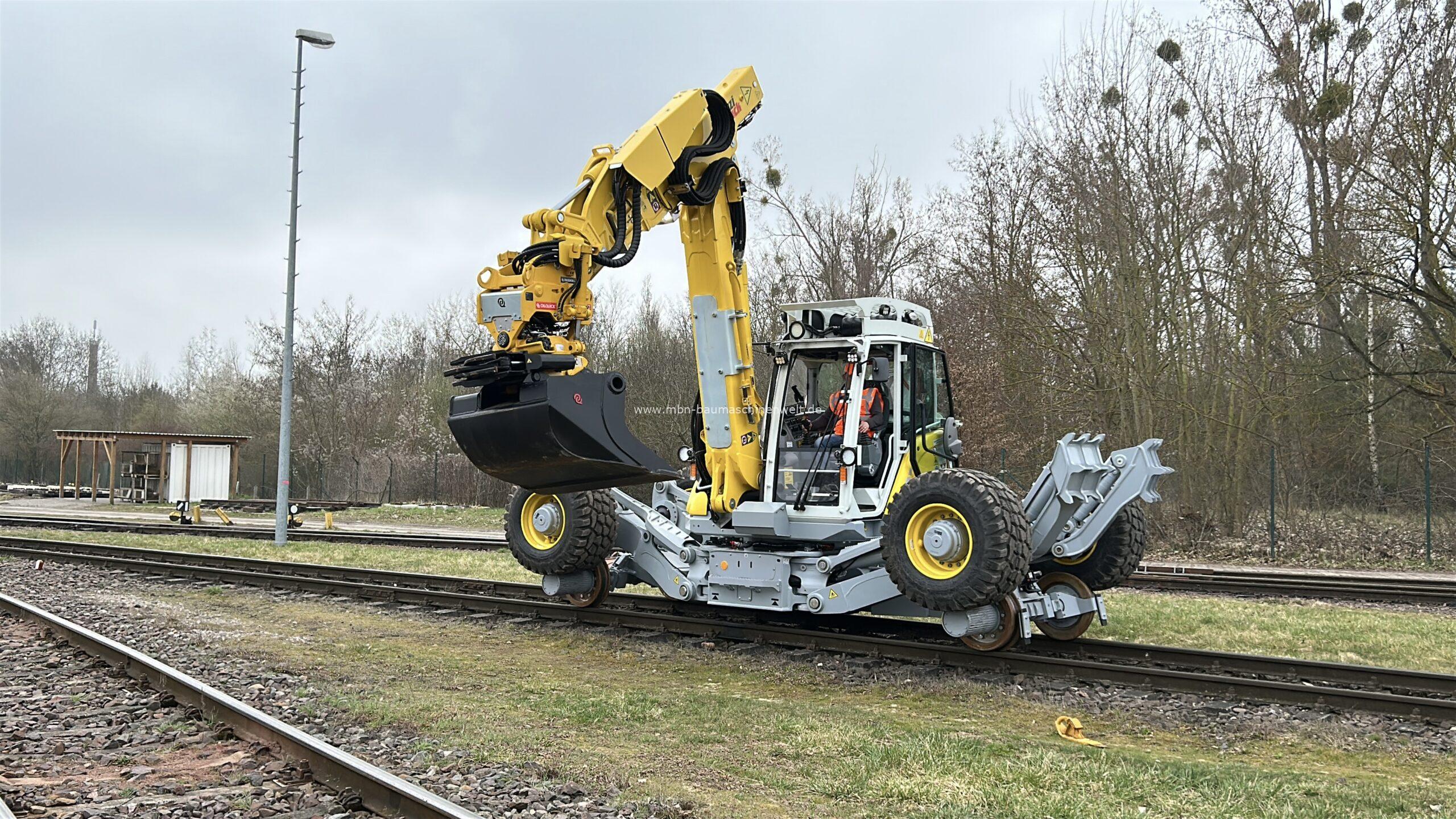 Menzi Muck M545x Rail Zwei Wege Schreitbagger Menzi Muck 545x Schreitbagger