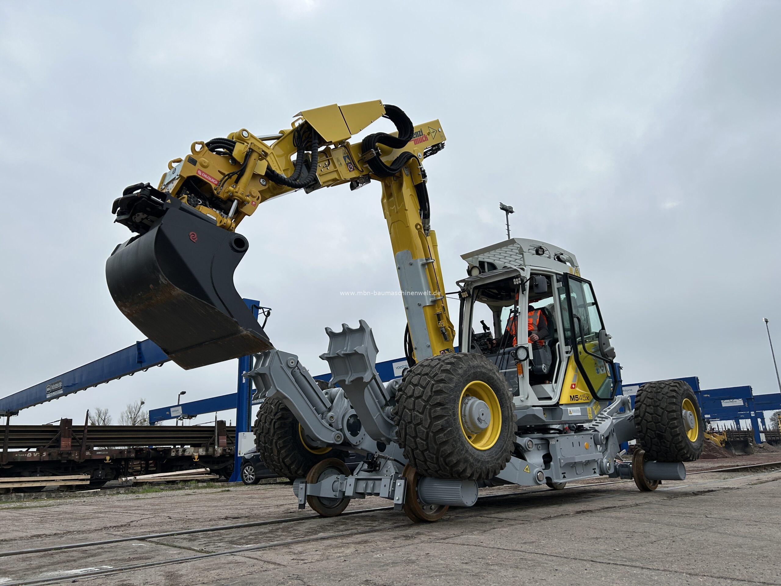 Menzi Muck M545x Rail eingegleist